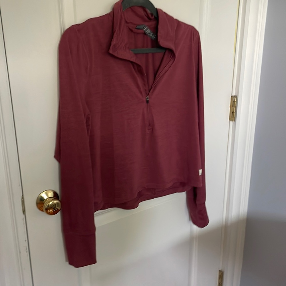 Cozy vuori crescent half zip in red